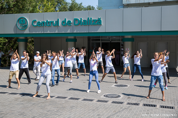 (Video) International Youth Day Event:  Flashmob:  “Hey, take care of your kidneys!”